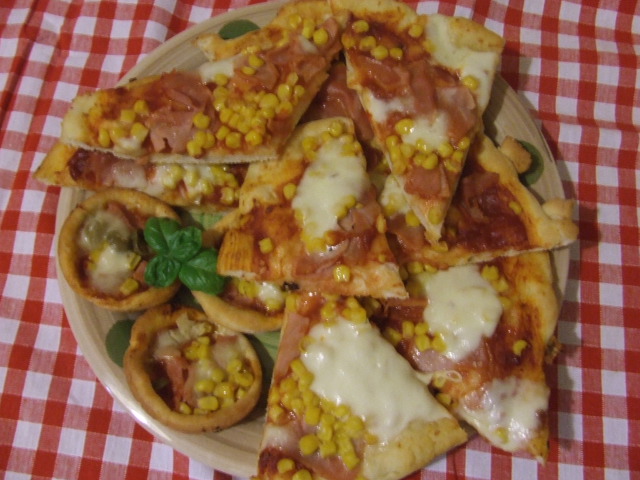 Pizza veľká nakrájaná